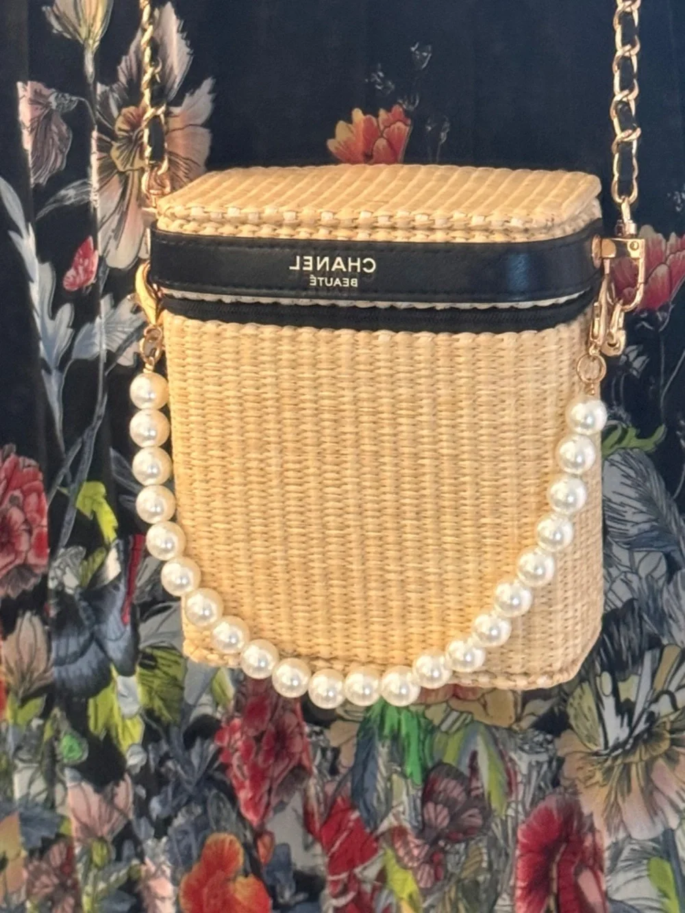 FABULOUS GIFT! CHANEL Beaute Les Beiges Raffia Makeup Vanity Crossbody Bag GWP